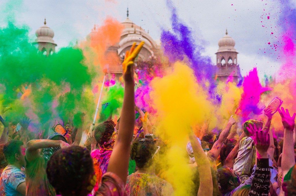 13 Fun Ideas for Holi Celebrations in Office | Extramile
